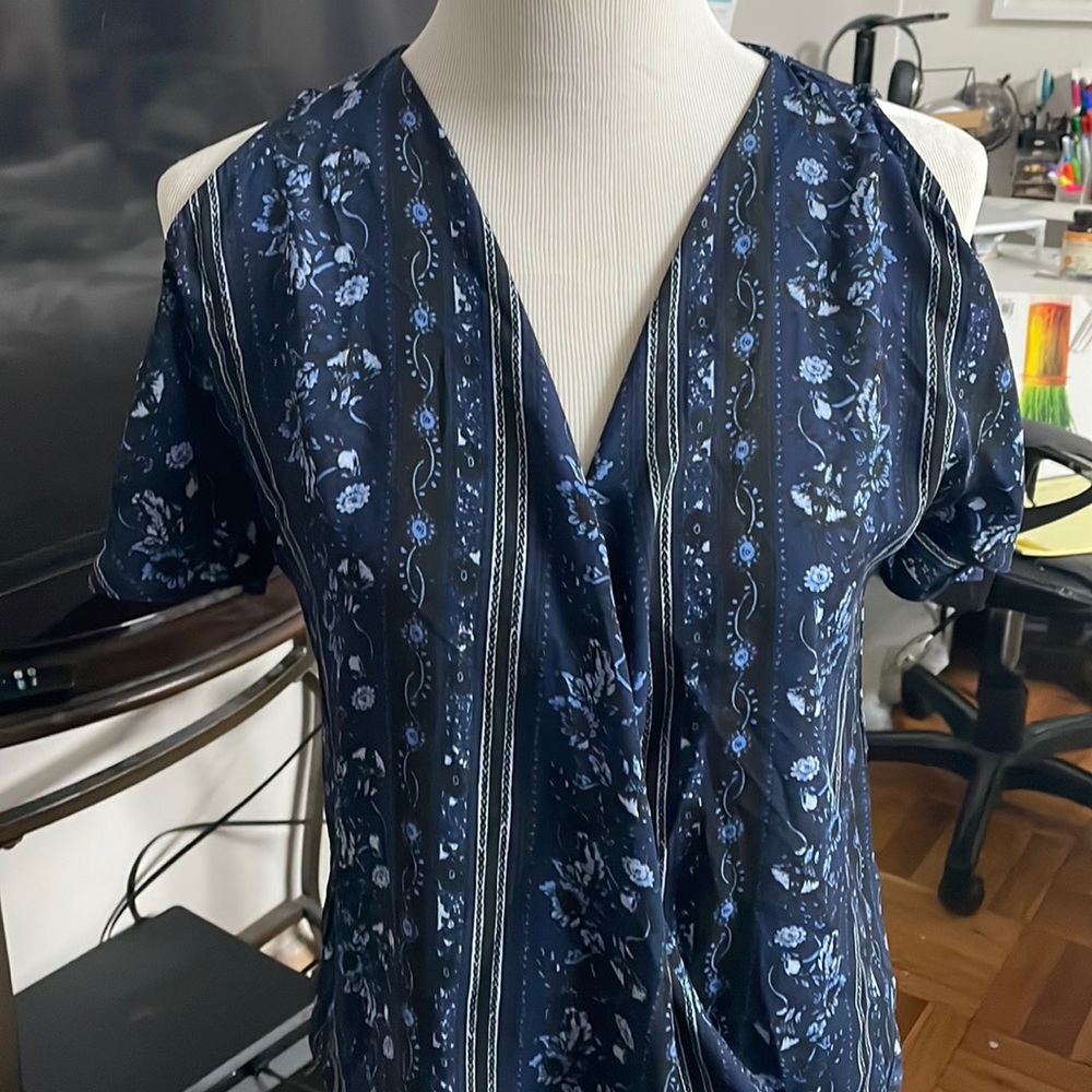 Blue top size small